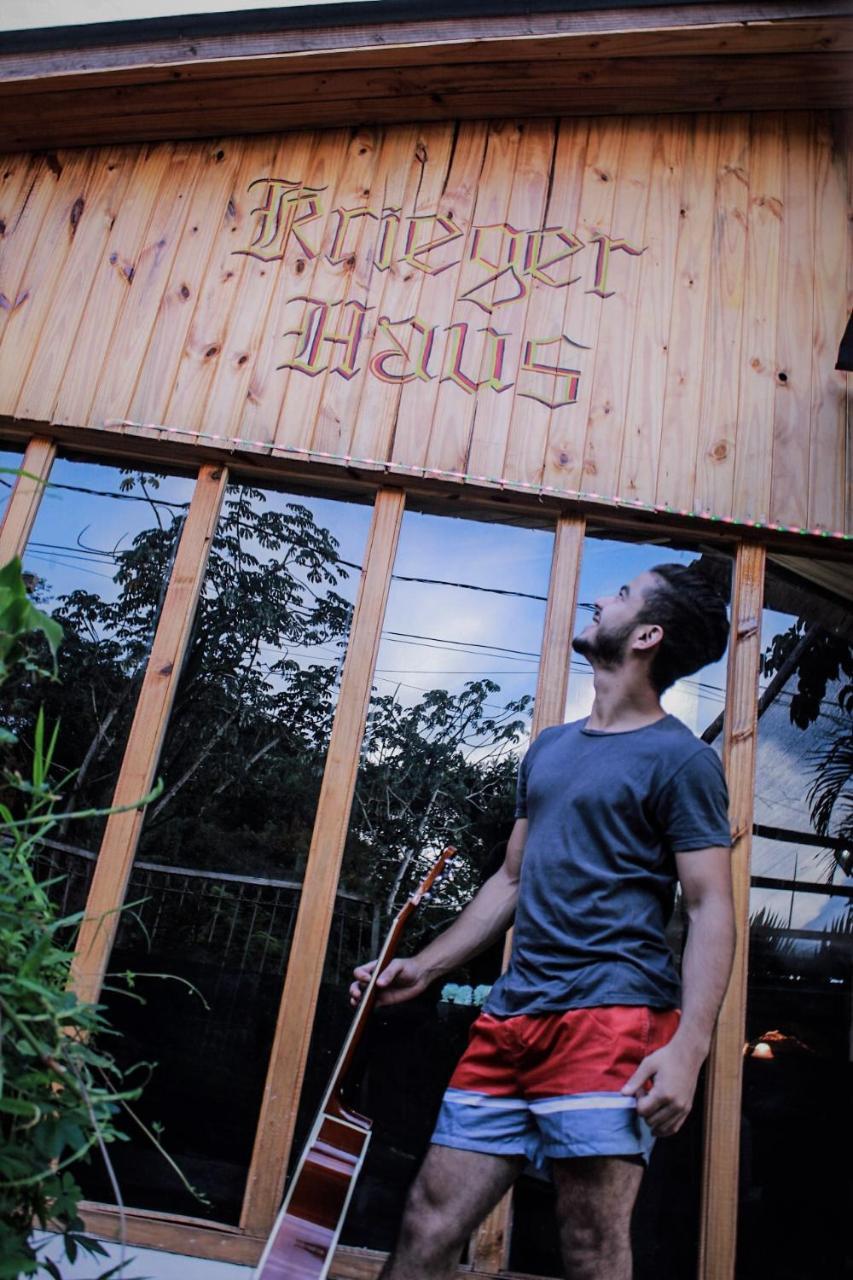 Hostel Krieger Haus Puerto Iguazú Zewnętrze zdjęcie