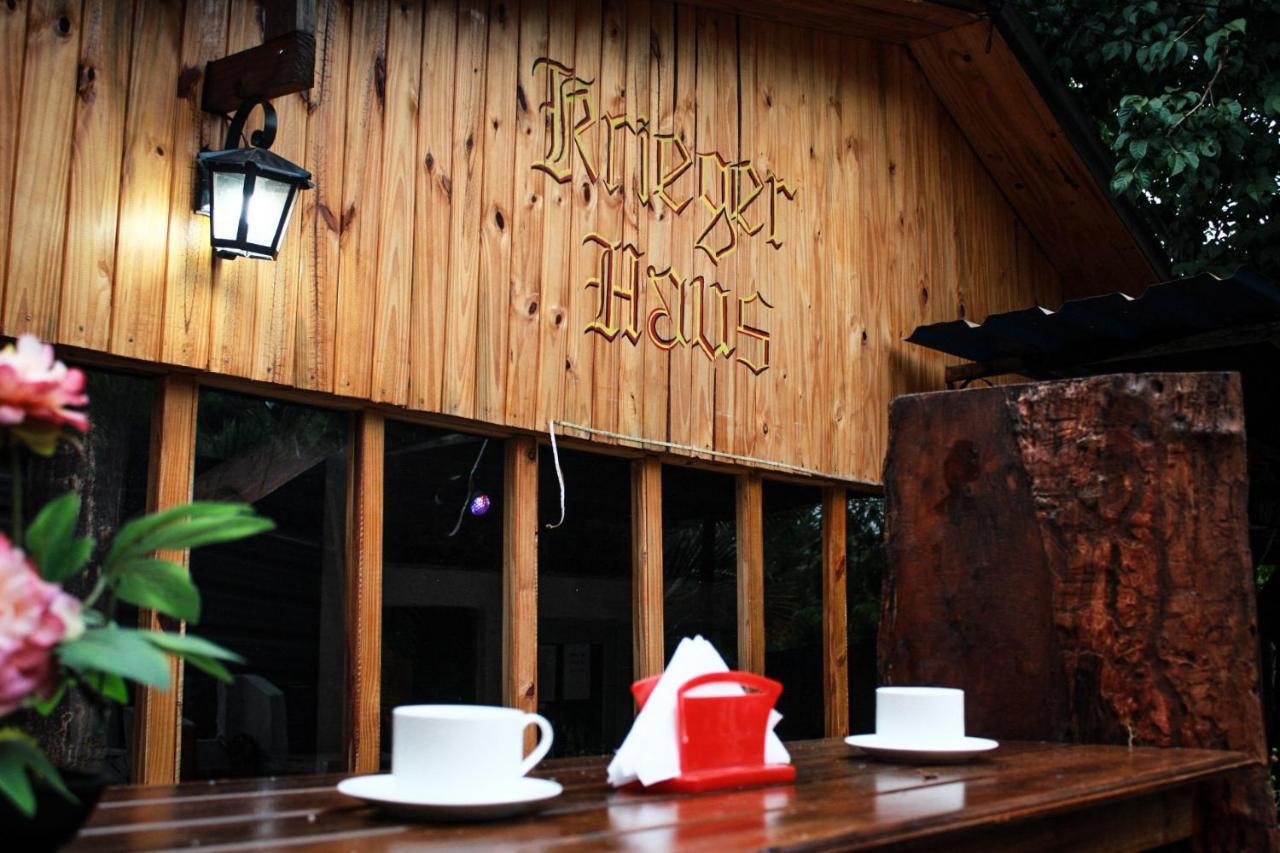 Hostel Krieger Haus Puerto Iguazú Zewnętrze zdjęcie
